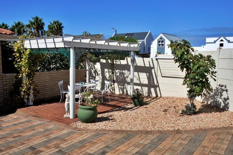 4 Bedroom Property for Sale in Stilbaai Wes Western Cape